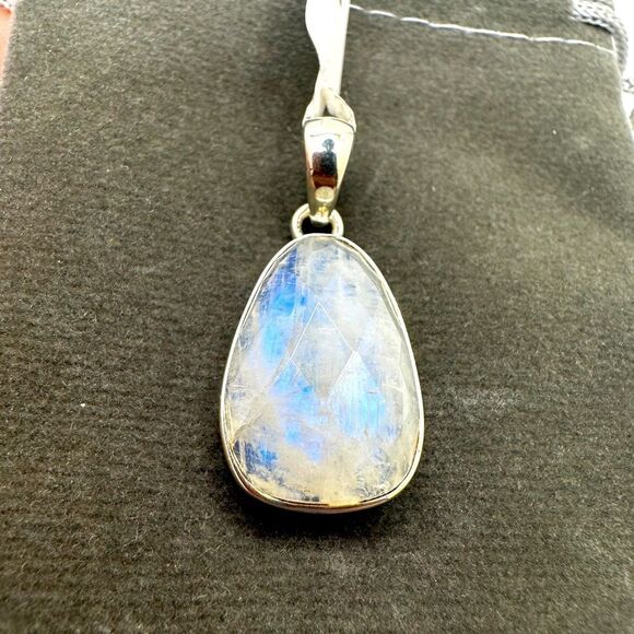 NWT Faceted 21x13mm Moonstone pendant in solid sterling silver!